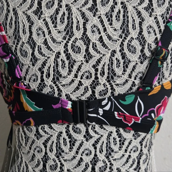 Black Floral Tie-Knot Women's Bikini Top in Multicolor - Picture 3 of 8